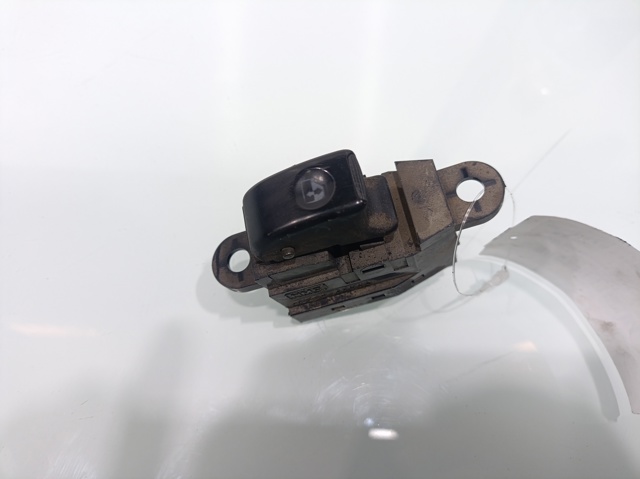 HYUNDAI 935804A000 Кнопка включения мотора стеклоподъемника передняя правая в наличии Ужгород