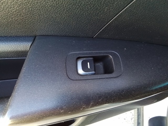 Controle do vidro traseiro esquerdo para Kia Sportage Van (QL, QL) Sportage 1.7 CRDI Cat / 0.15 - ... D4FD 93580D9100