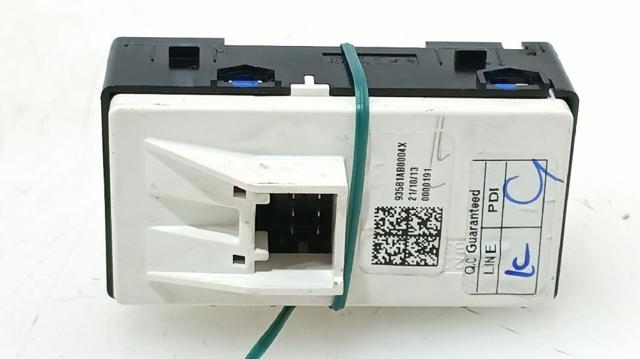93581AB0004X HYUNDAI Кнопка подъемника заднего стекла купить в Ирпень
