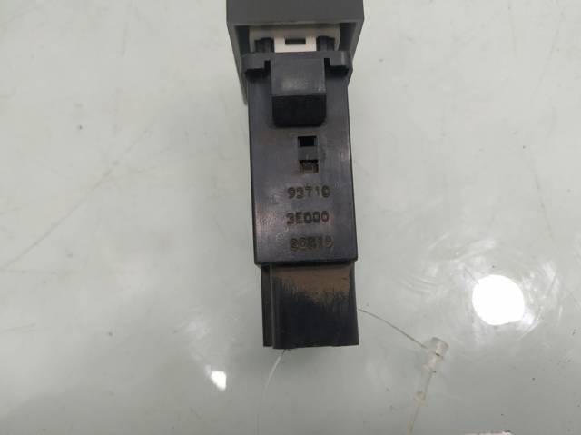 HYUNDAI 937103E000 Кнопка включения обогрева заднего стекла в наличии Черновцы