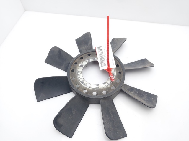Ventilador (roda de aletas) do radiador de esfriamento 93811590 Iveco
