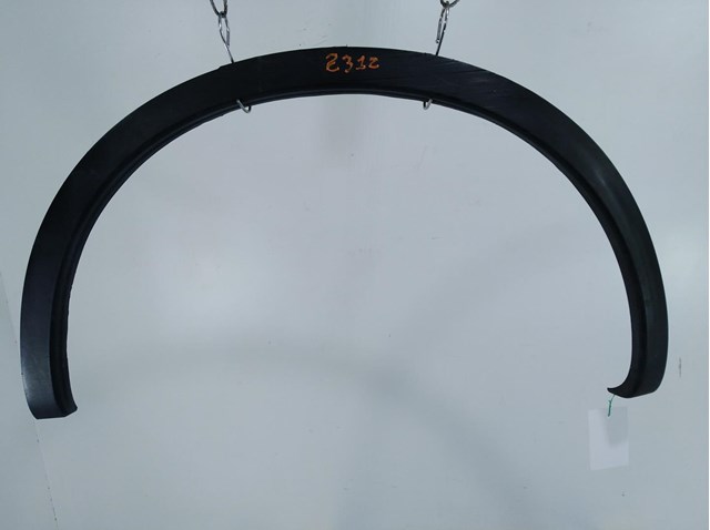 Expansor esquerdo (placa sobreposta) de arco do pára-lama traseiro 93829BR01A Nissan