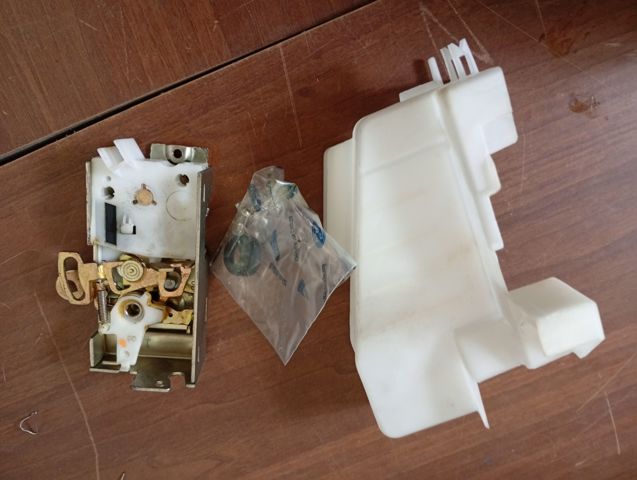 FORD 94FBA21813CD Замок водительской двери в наличии Киев