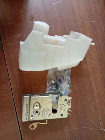 94FBA21813CD FORD Замок водительской двери купить в Ровно