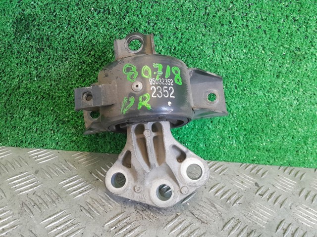 GM 95032352 Правая подушка двигателя в наличии Николаев