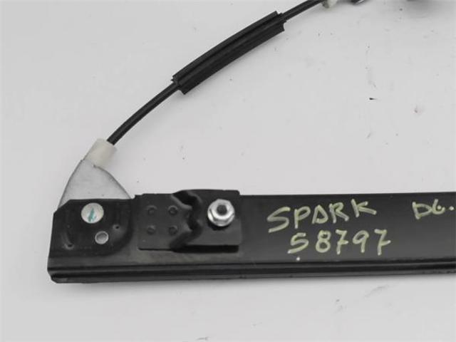 Mecanismo de acionamento de vidro da porta dianteira esquerda Chevrolet Spark (Matiz) M300