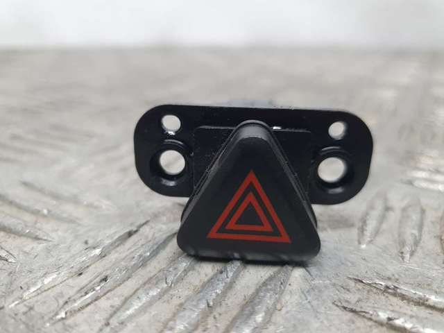 Botão de ativação do sinal de emergência Chevrolet Aveo 3 T300