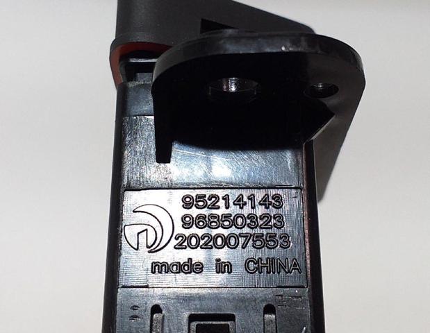 Botão de ativação do sinal de emergência Chevrolet Aveo 3 T300