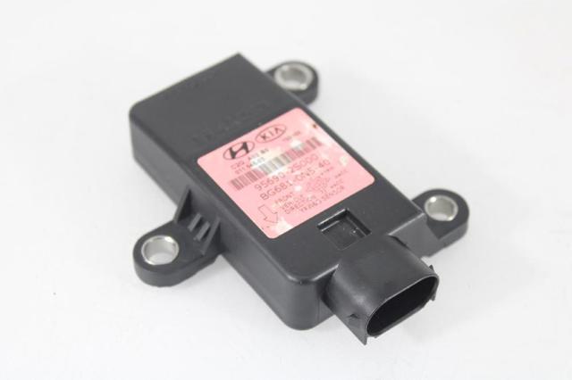 HYUNDAI 956902S000 Датчик поперечного ускорения (ESP) в наличии Николаев