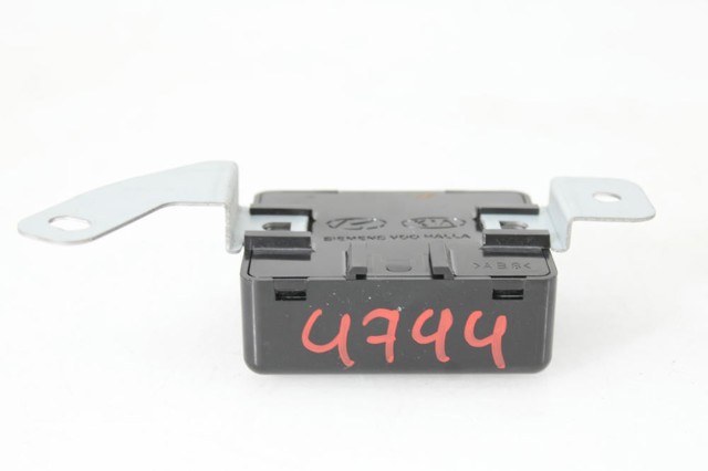 957002P000 HYUNDAI купить в Киев