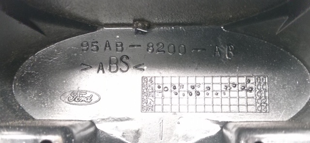 95AB8200AB Решетка радиатора купить Ирпень