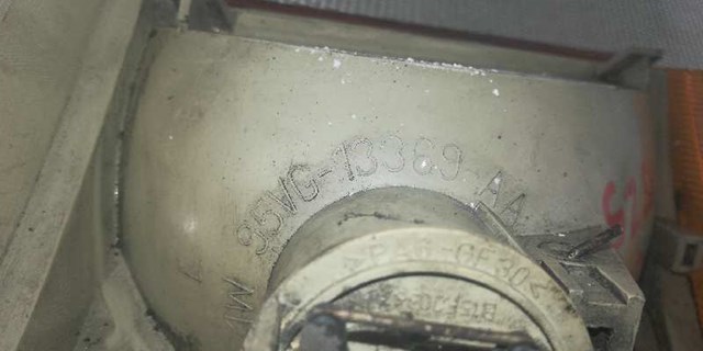 FORD 95VG13369AA Поворотник левый в наличии Киев
