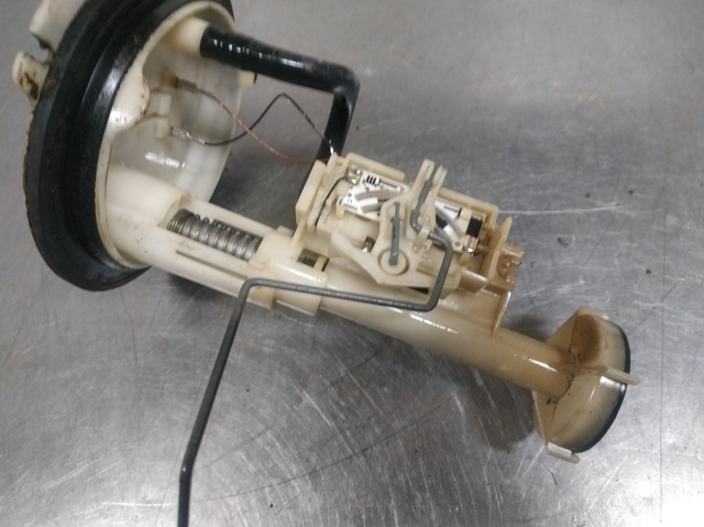 Sensor do nível de combustível no tanque Peugeot 406 8E, F