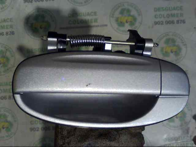 Maçaneta externa esquerda da porta traseira 96410184 GM/Chevrolet