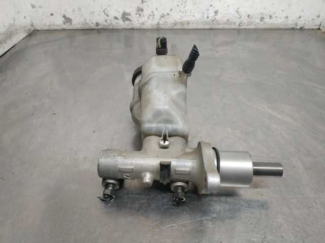 Cilindro mestre do freio 9646980980 PEUGEOT