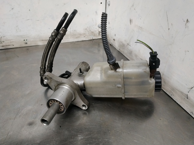 Cilindro mestre do freio Peugeot 407 6E