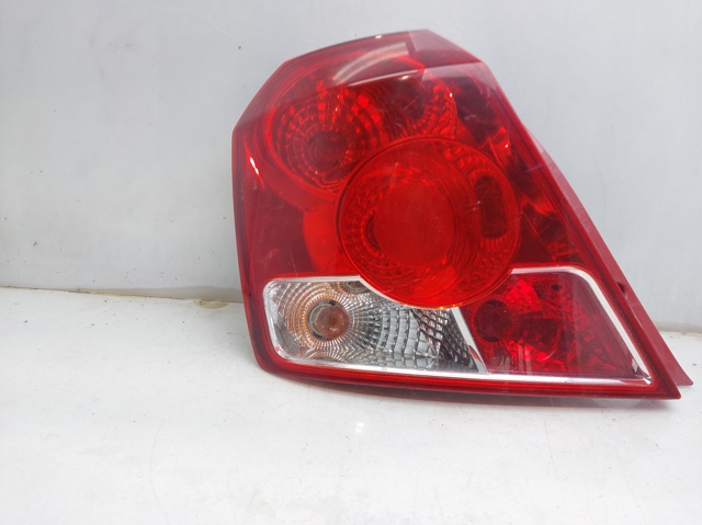 Luz de Advertência Traseira Esquerda para Chevrolet Aveo / Kalos Fastback 1.4 16V F14D3 96540268