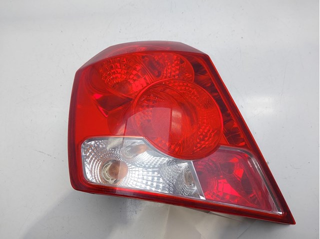 Luz de Advertência Traseira Esquerda para Chevrolet Aveo / Kalos Fastback 1.4 16V F14D3 96540268