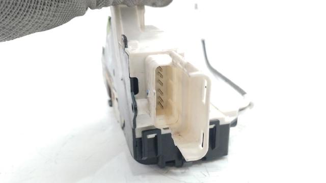 Fecho da porta dianteira esquerda Peugeot 407 6E