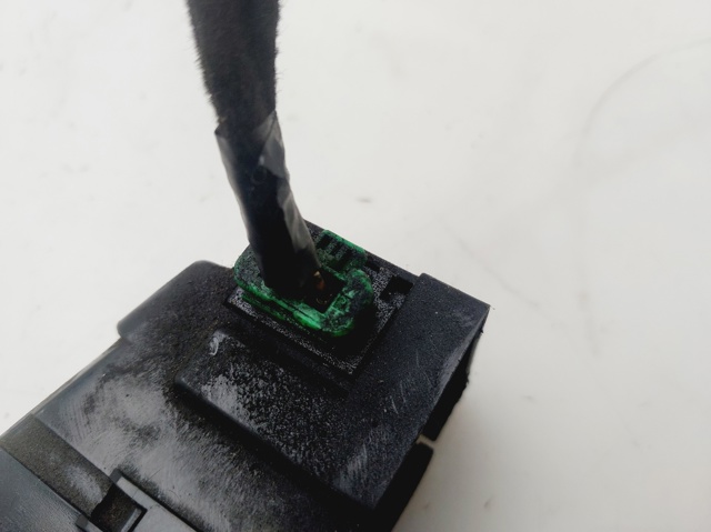 Fecho de tampa de porta-malas (de 3ª/5ª porta traseira) Peugeot 207 WA, WC