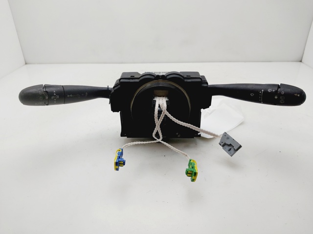 Comutador instalado na coluna da direção, montado 96605636XT PEUGEOT