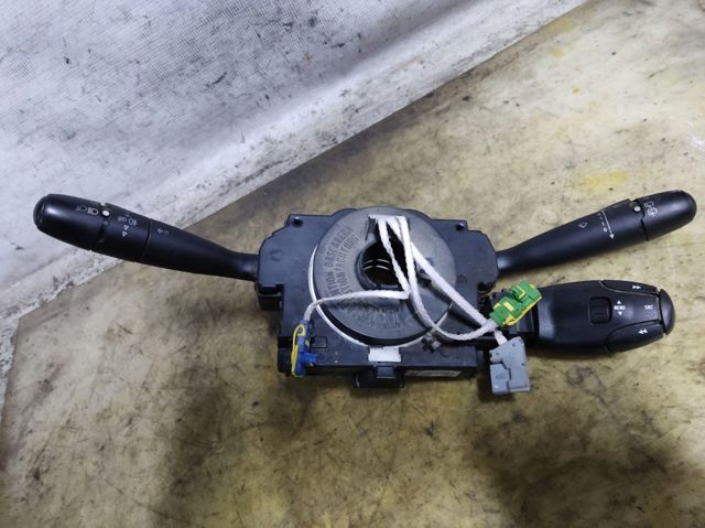 Comutador instalado na coluna da direção, montado 96605636XT PEUGEOT