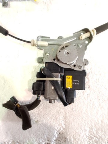 Mecanismo de acionamento de vidro da porta dianteira esquerda Chevrolet Captiva 1 C100