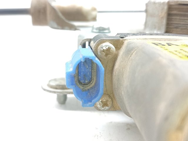 Mecanismo de acionamento de vidro da porta dianteira esquerda Chevrolet Captiva 1 C100