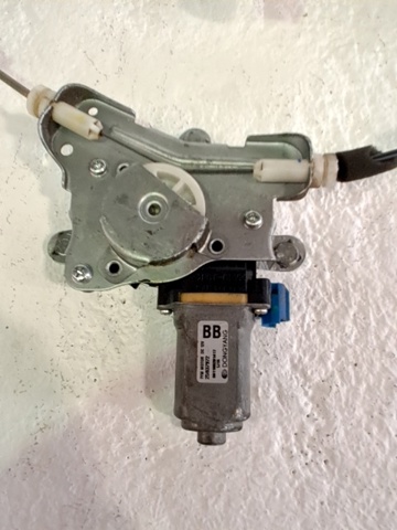 Mecanismo de acionamento de vidro da porta dianteira direita Chevrolet Captiva 1 C100