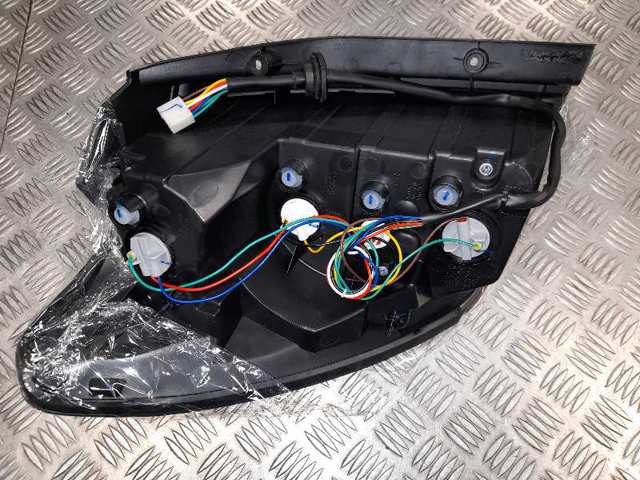 Sinal de parada traseiro adicional Chevrolet Captiva 1 C100