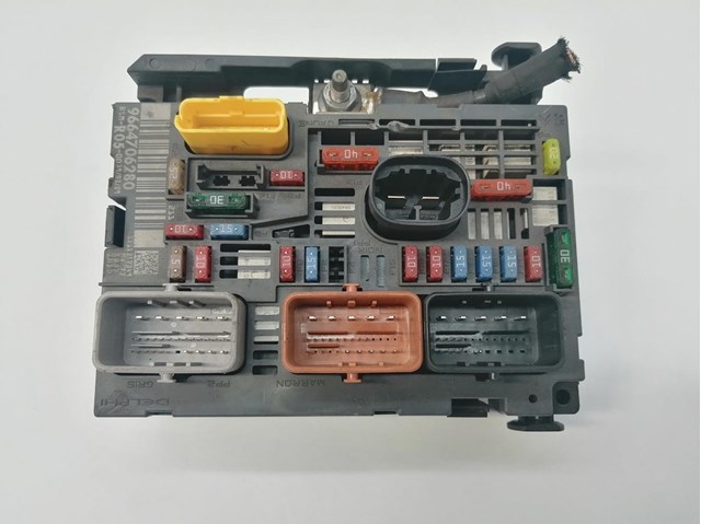 Relés de caixa / fusíveis para Peugeot 308 1.6 hdi 9hx 9664706280