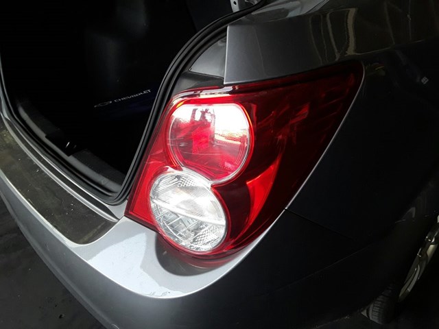 Lanterna traseira direita para Chevrolet Aveo / Kalos Fastback 1.4 F14D4 96650615
