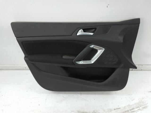 Revestimento (cobrimento) interno da porta dianteira esquerda 96776523ZD Peugeot/Citroen