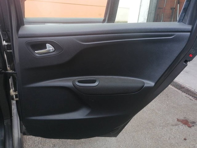 Revestimento (cobrimento) interno da porta traseira direita 96783749ZD Peugeot/Citroen