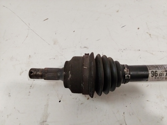 Semieixo (acionador) dianteiro direito 9683174180 PEUGEOT