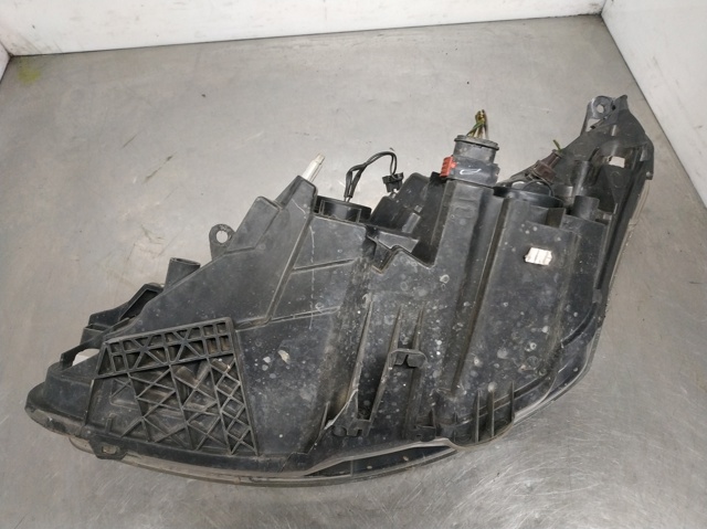 PEUGEOT 9684382280 Правая фара в наличии Ужгород