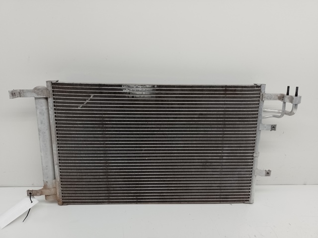Condensador de ar condicionado / radiador para Kia Cerato Sedan 1.6 D4FB 976062F000