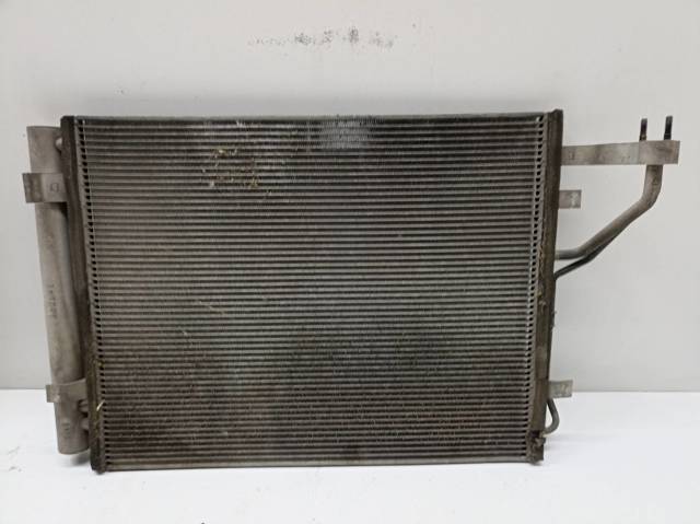 Condensador / radiador  aire acondicionado para hyundai i30 1.6 crdi d4fb 976062L600