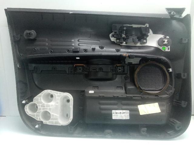 Revestimento (cobrimento) interno da porta dianteira esquerda 98011901ZD Peugeot/Citroen