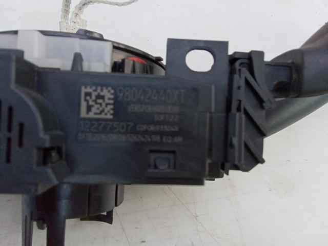 Comutador instalado na coluna da direção, montado 98042440XT PEUGEOT
