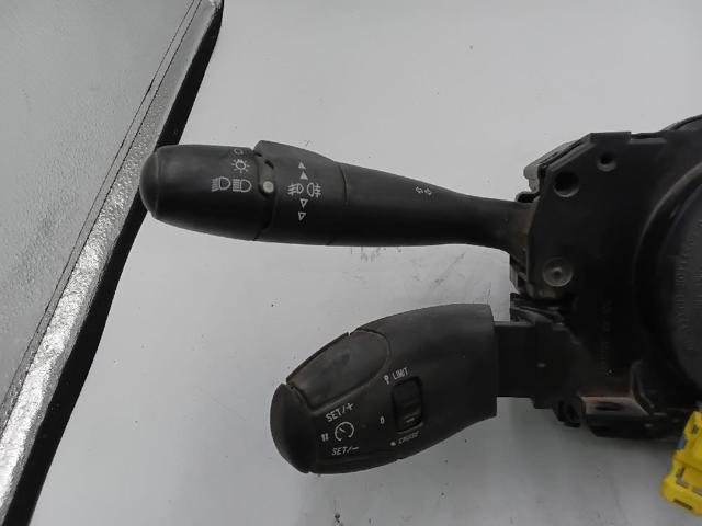 Comutador instalado na coluna da direção, montado 98042440XT PEUGEOT