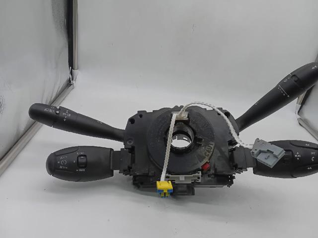 Comutador instalado na coluna da direção, montado 98042440XT PEUGEOT