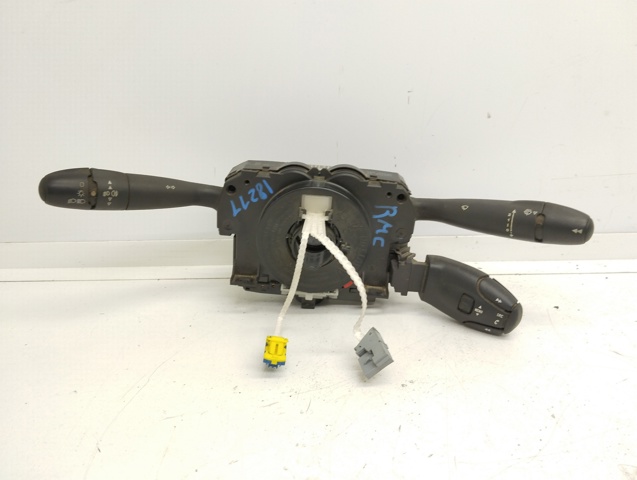 Comutador instalado na coluna da direção, montado Peugeot 307 3A, 3C