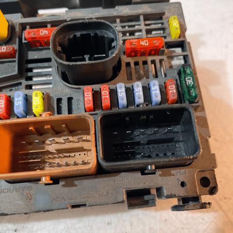 Unidade de dispositivos de segurança Peugeot 407 6E