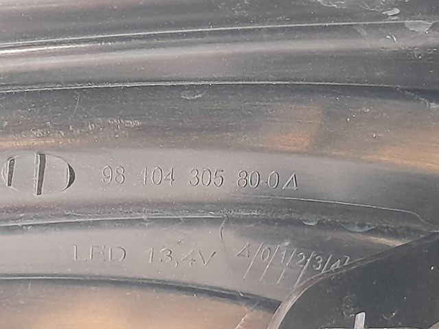 Luz traseira direita para Peugeot 208 fastback (2013-...) 1.2 THP (110 cv) HN05 9810430580