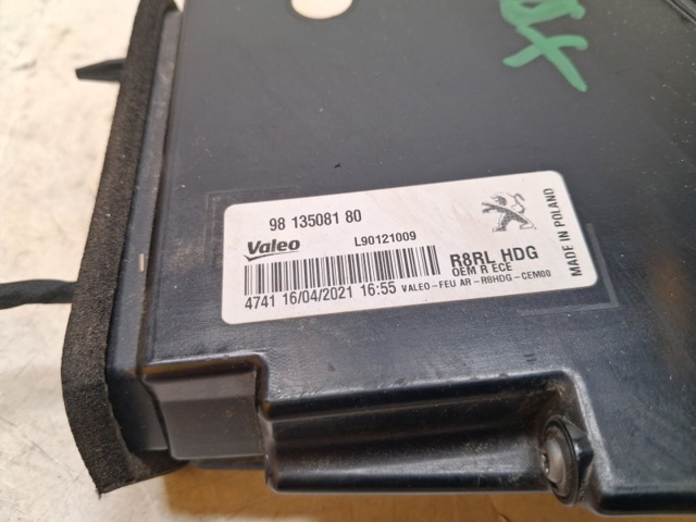 9813508180 PEUGEOT Фонарь задний правый купить в Чернигов