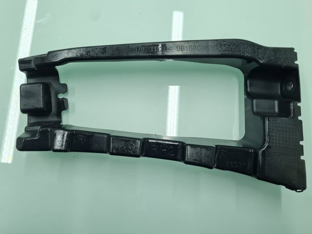 9816808680 PEUGEOT Кронштейн бампера заднего внешний правый купить в Чернигов
