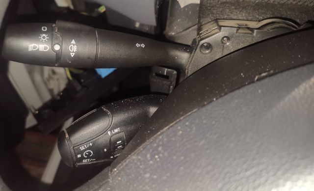 98200131XT PEUGEOT Левый подрулевой переключатель купить в Кривой Рог