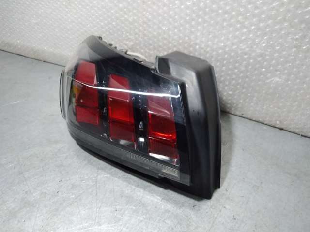 Lanterna traseira esquerda externa 9823216780 Peugeot/Citroen