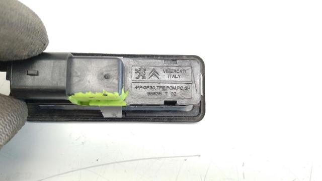 PEUGEOT 9827560380 Кнопка привода замка крышки багажника (двери 3/5-й (ляды) в наличии Житомир